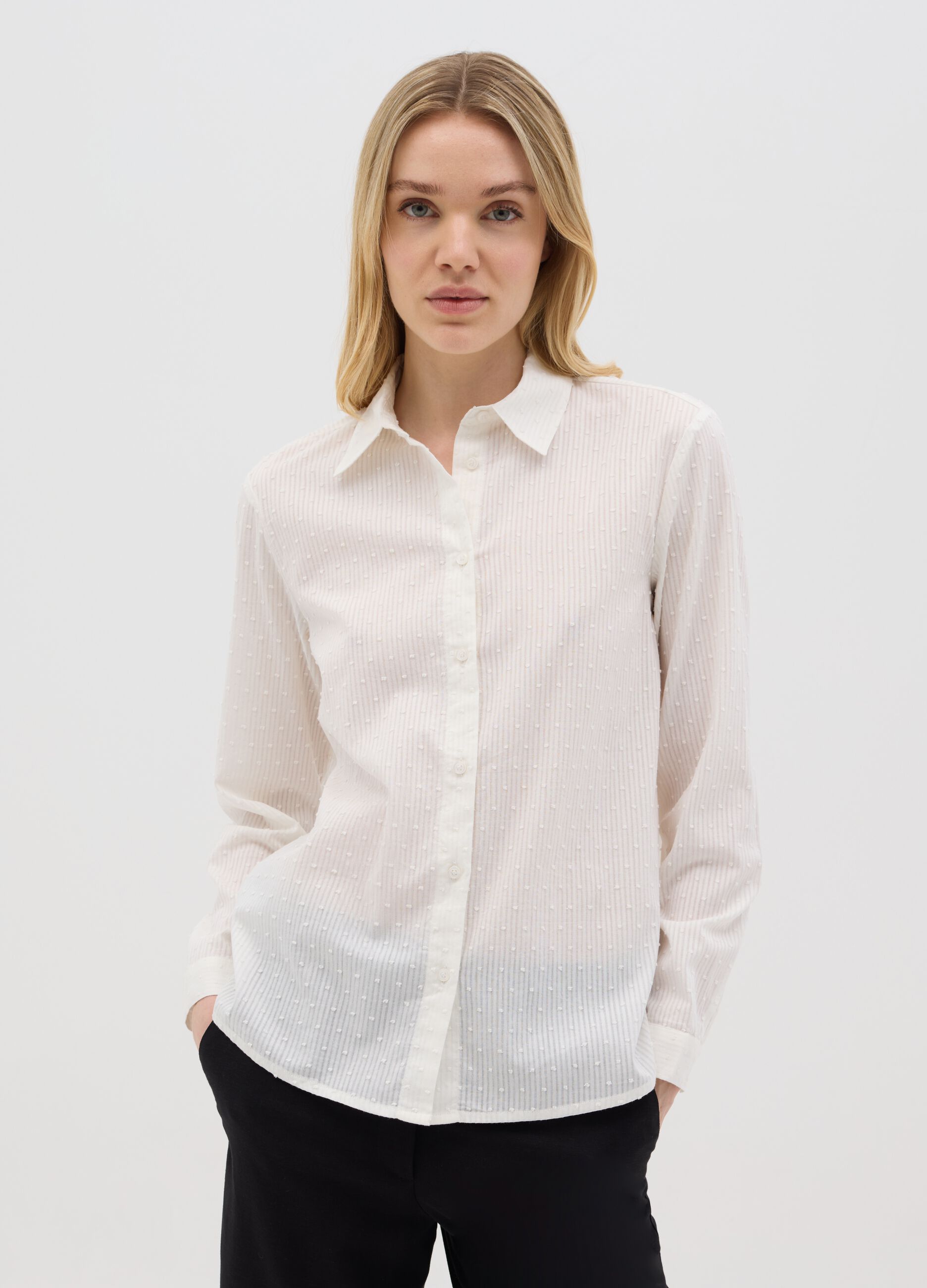 Women’s white shirt in 100% cotton with regular fit