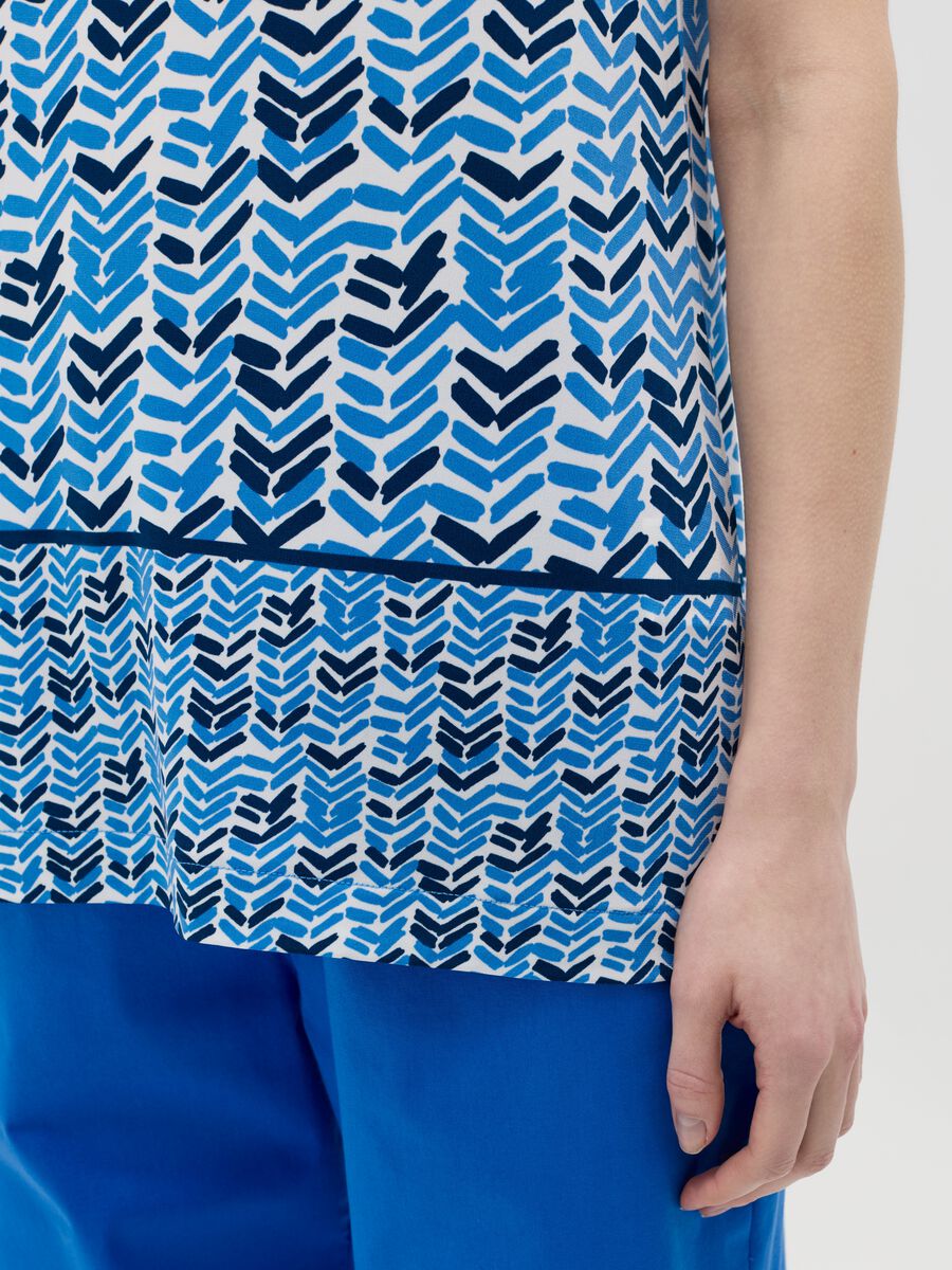Light blue tank top with geometric pattern_2