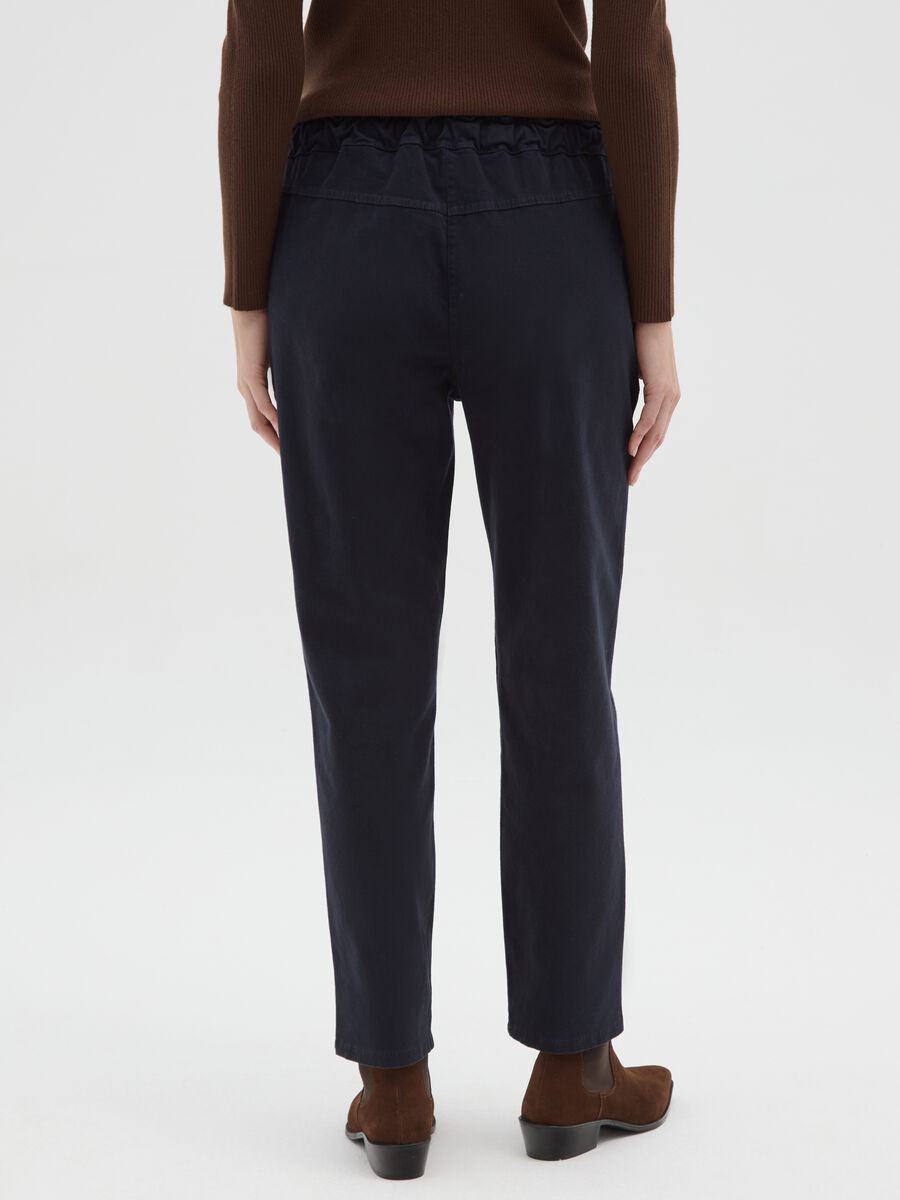 Pantaloni blu con vita elasticizzata e coulisse_2
