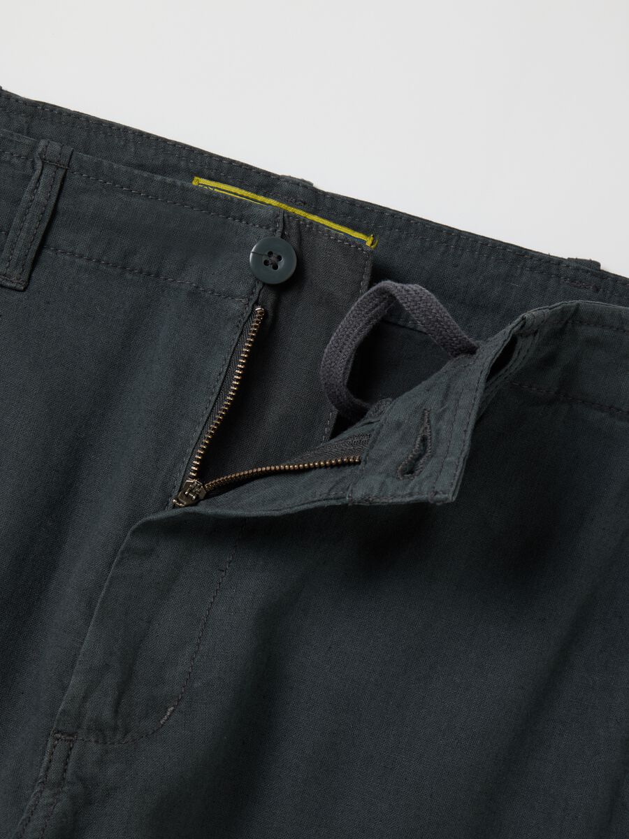 Green cargo trousers in linen and cotton_5