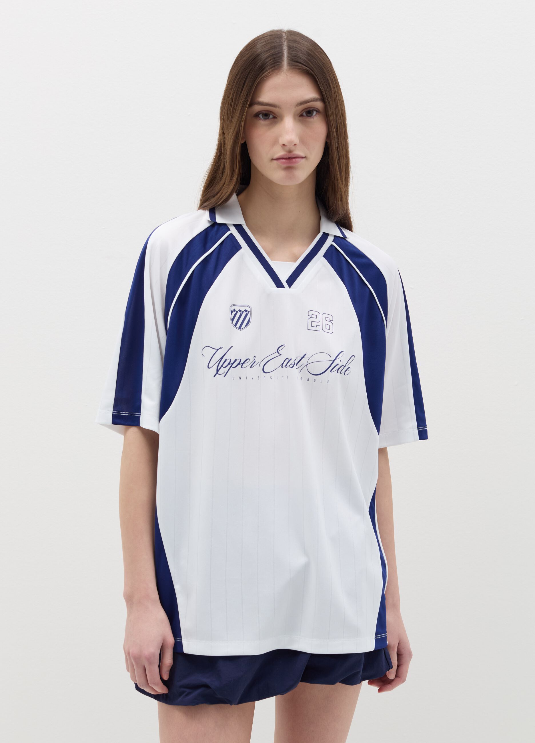 T-shirt with polo neck and college print