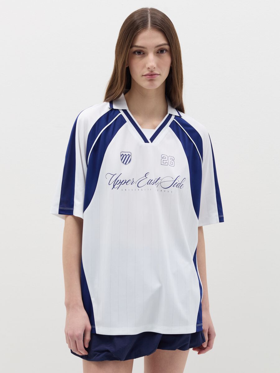 T-shirt with polo neck and college print_0
