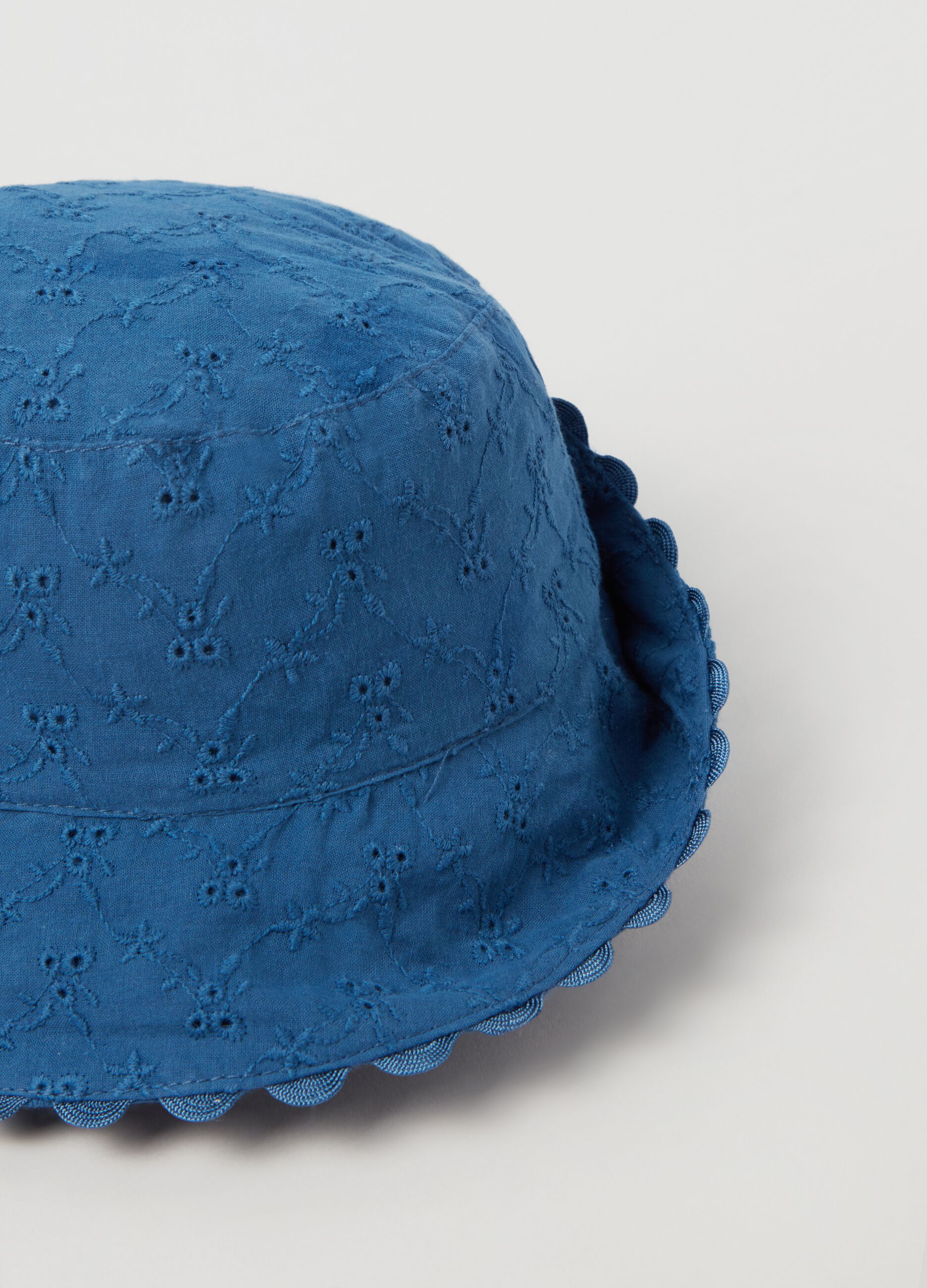Fishing hat in broderie anglaise