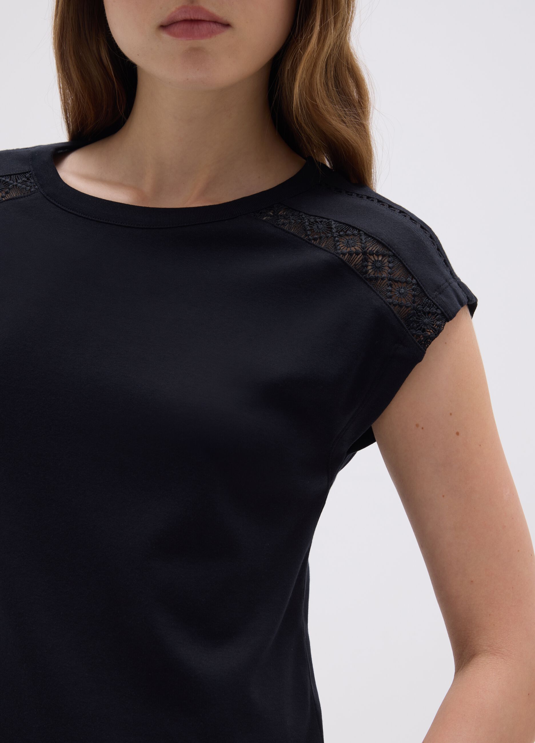 Black pure cotton women's t-shirt regular fit with lace