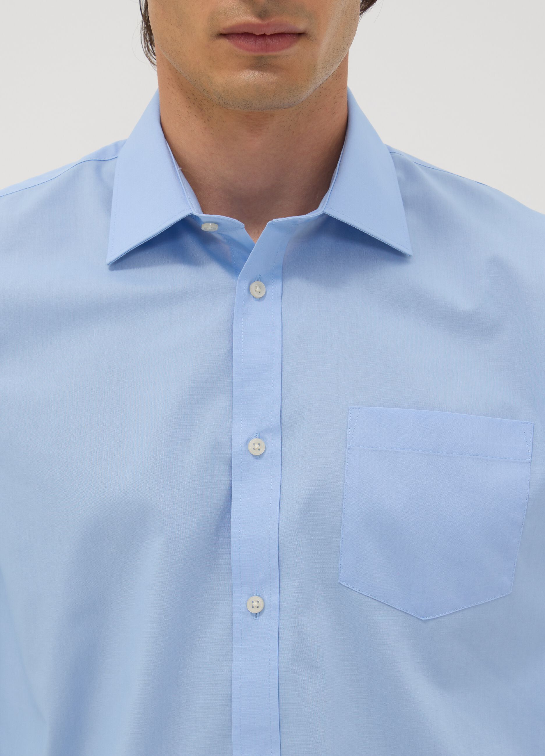 Light blue regular-fit shirt with classic collar, easy-iron