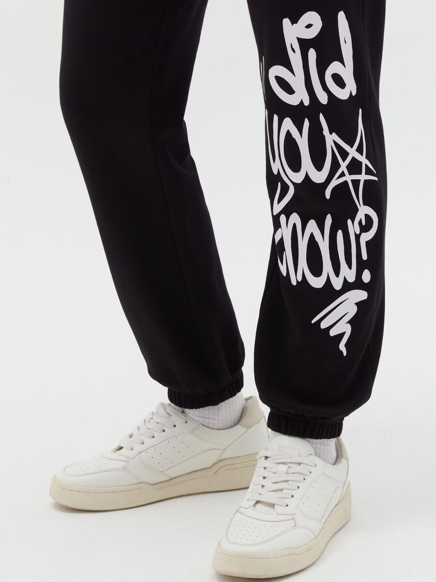 Joggers in felpa con stampa_3