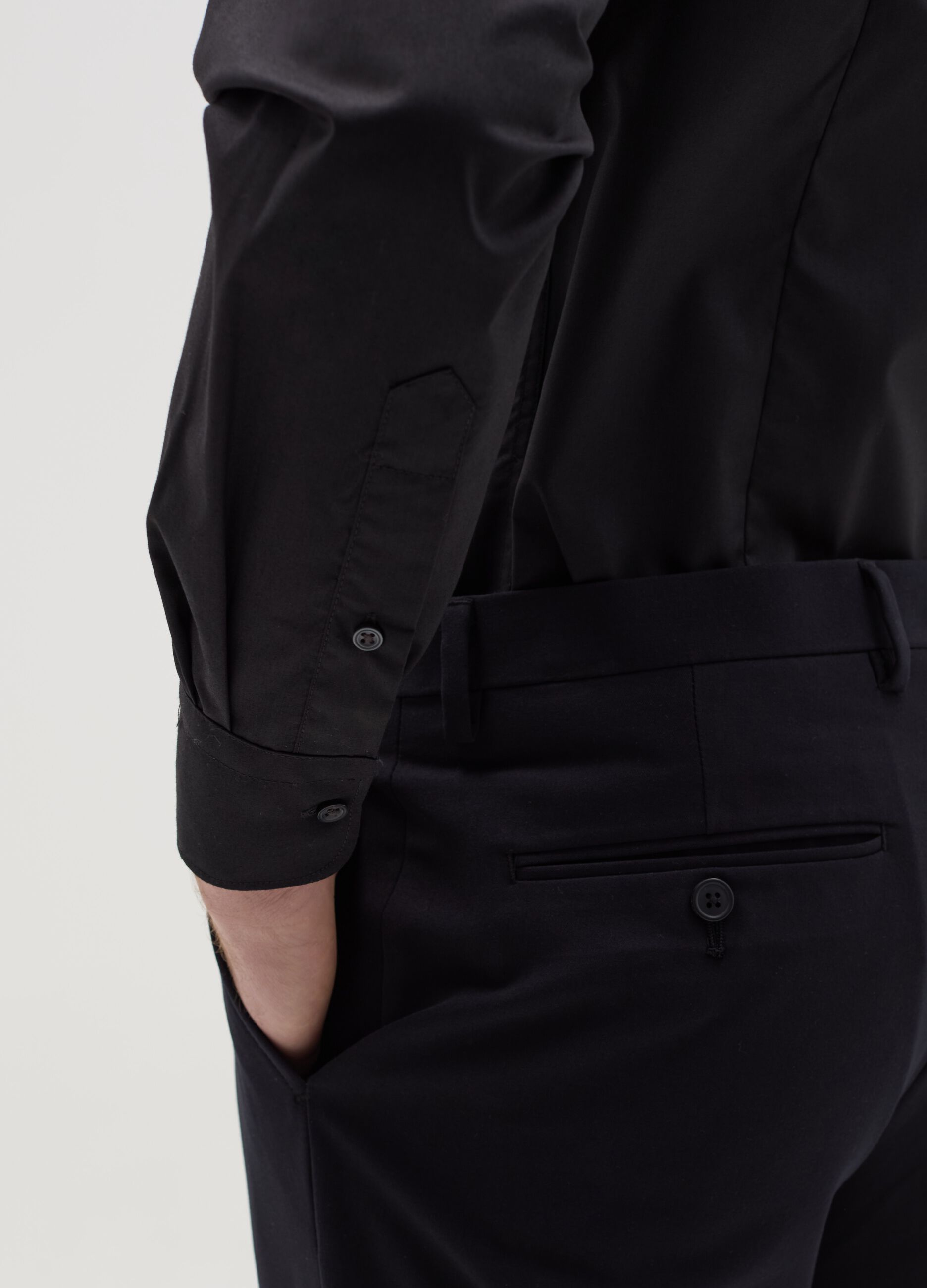 Slim-fit solid colour easy-iron shirt