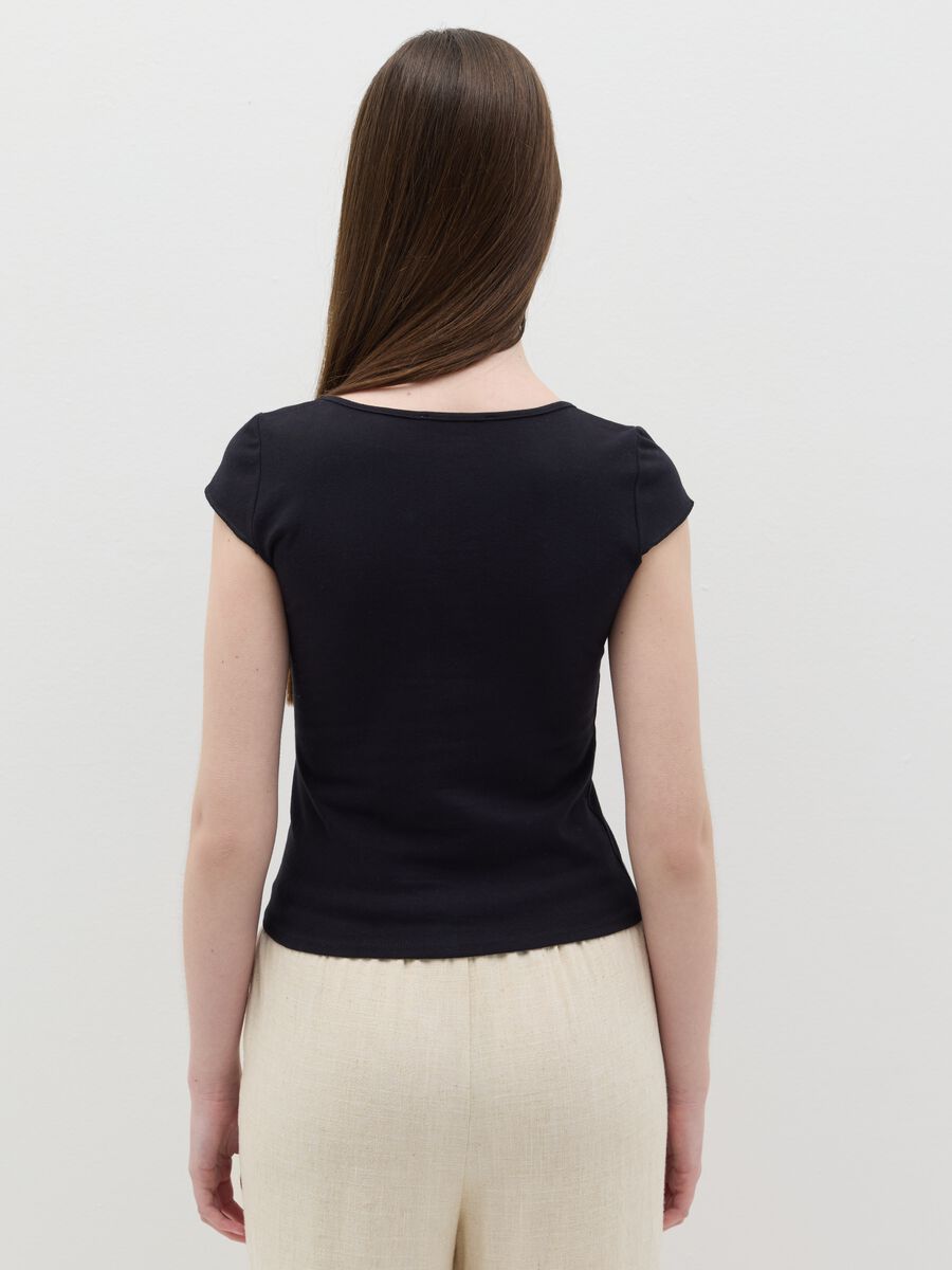 Women’s fitted black T-shirt in stretch cotton with square neckline_3