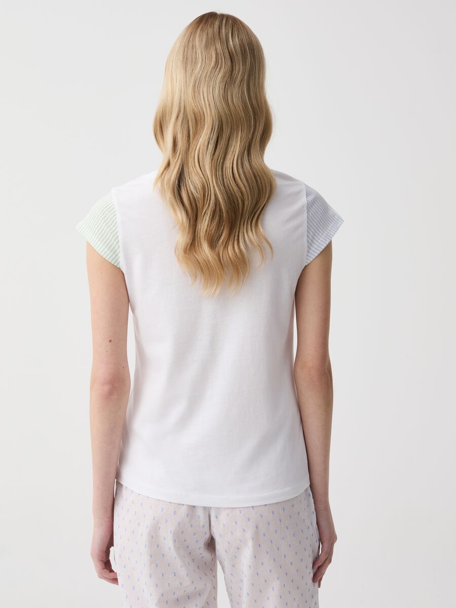 Pyjama top with sleeves and striped pocket_2