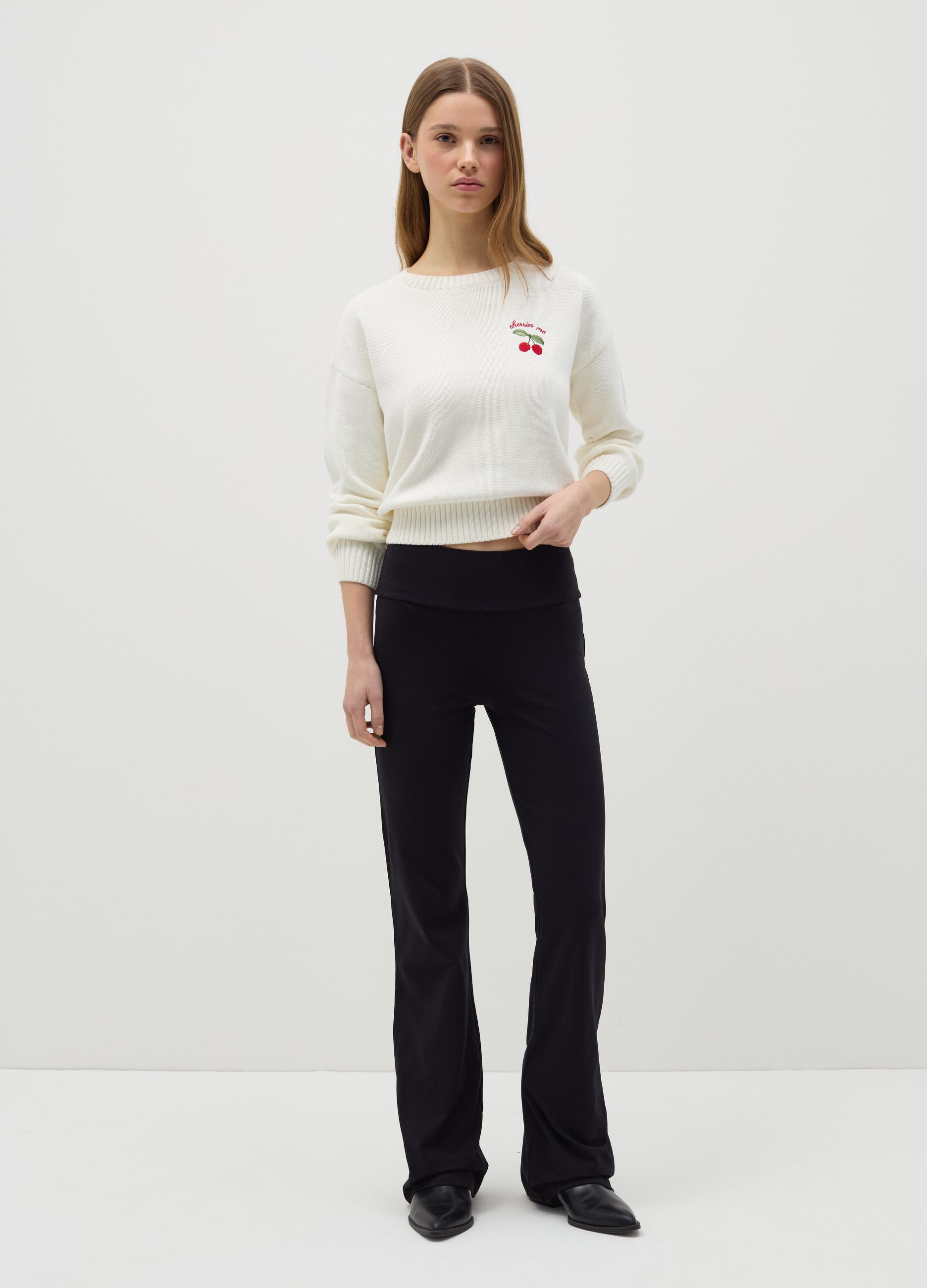 Pullover with cherries embroidery