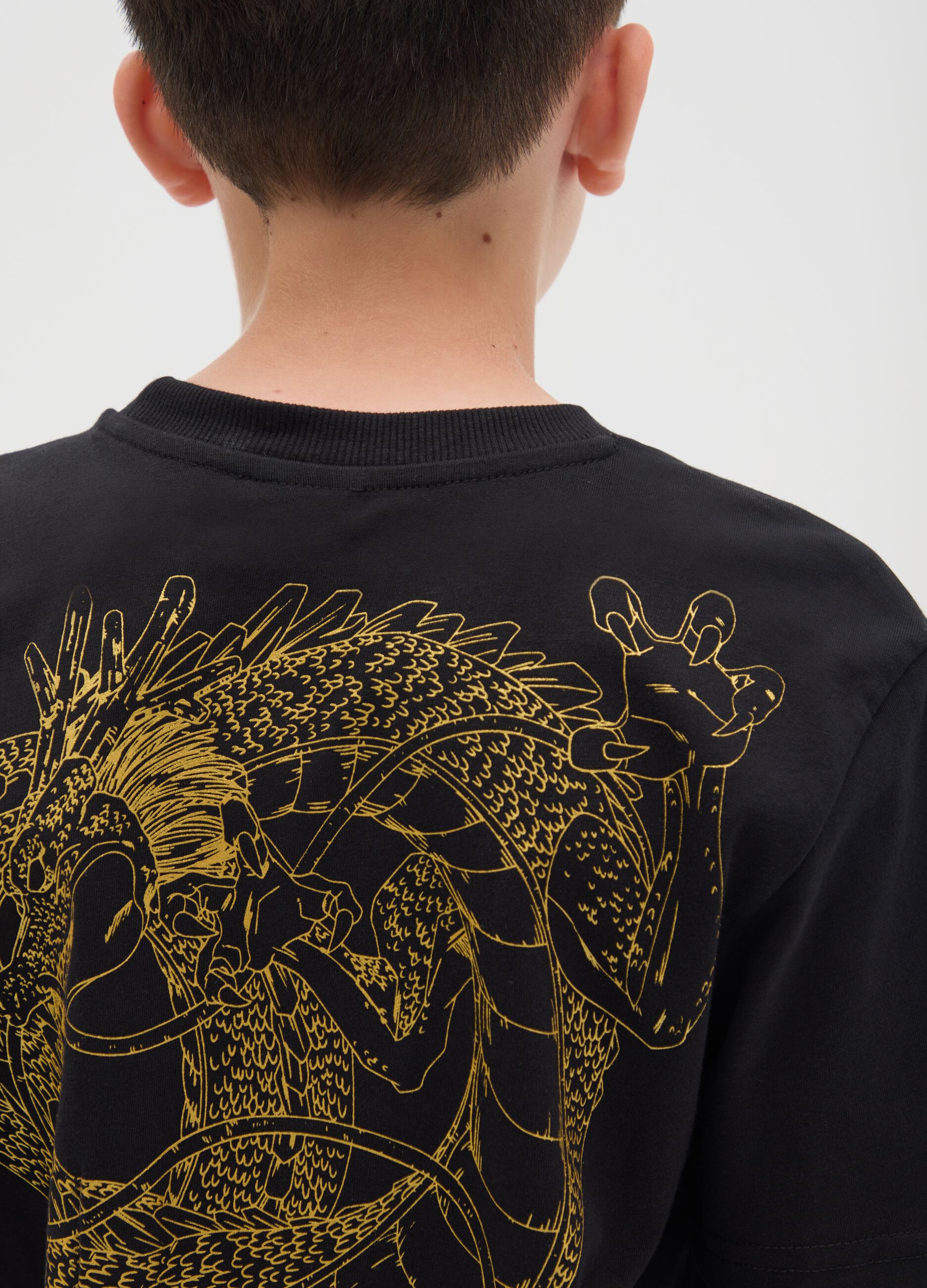 Boys’ T-shirt in black 100% cotton with over-sized fit and golden dragon