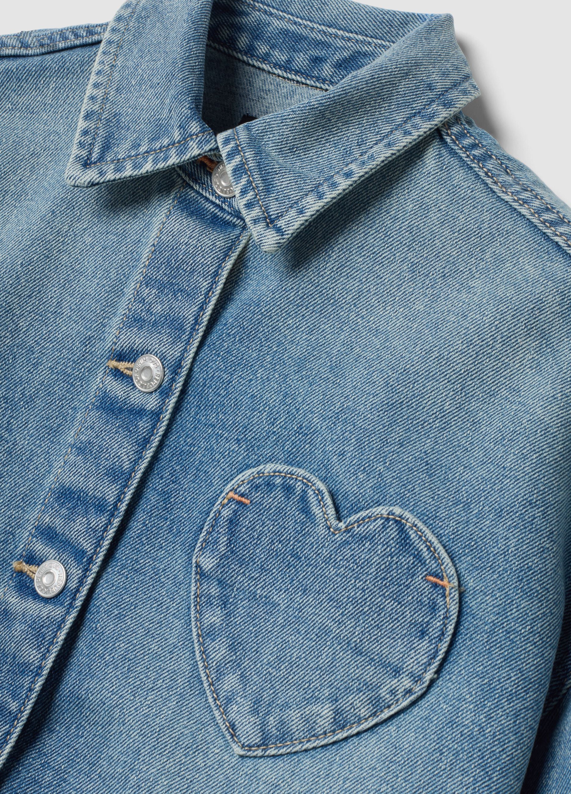 Camicia blu in denim di misto cotone e viscosa con cuore regular fit