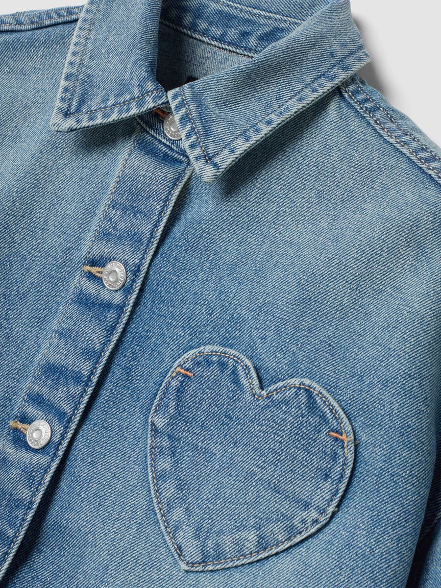 Camicia blu in denim di misto cotone e viscosa con cuore regular fit_4