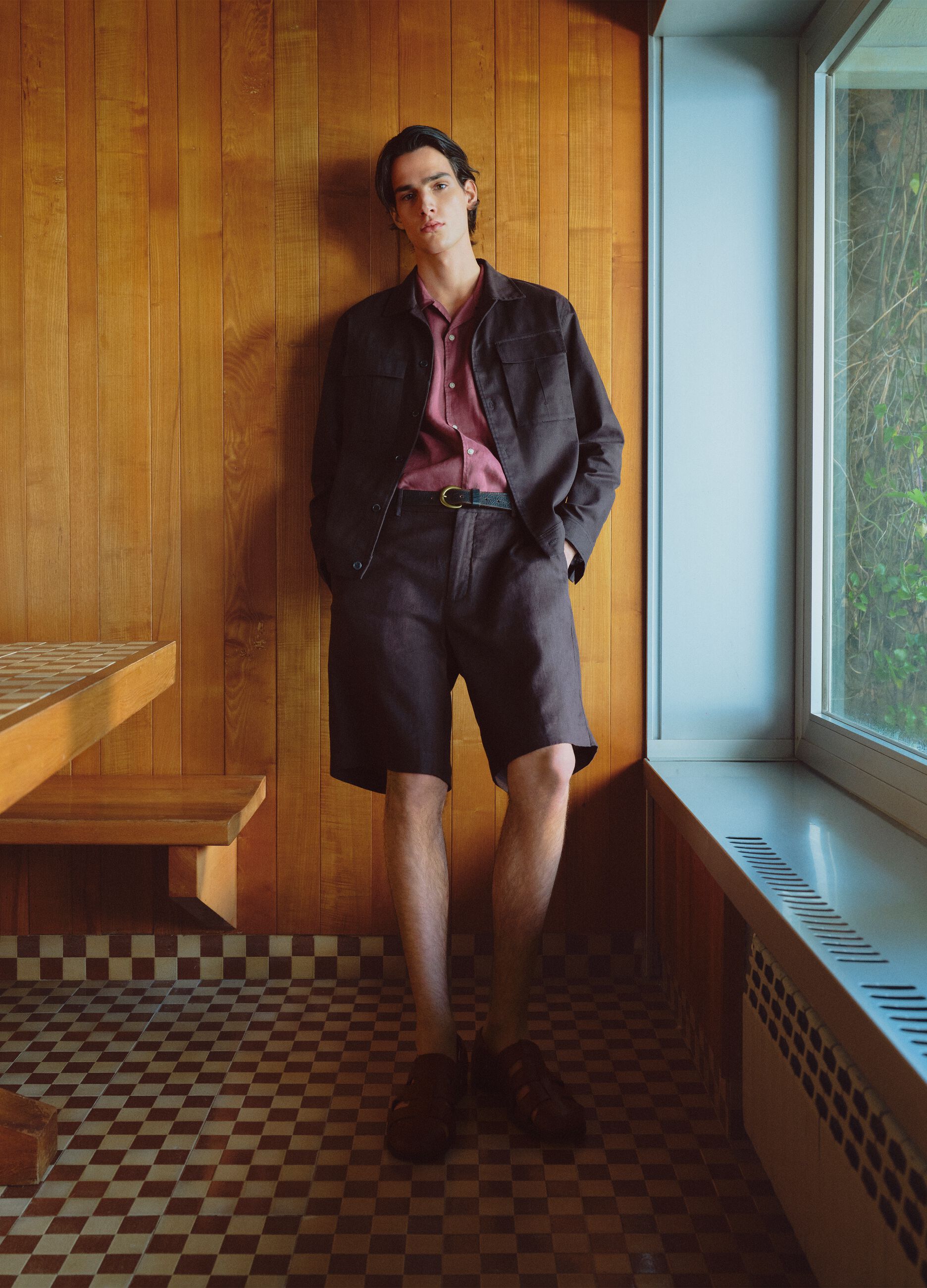 Brown pure linen Bermuda shorts with regular fit