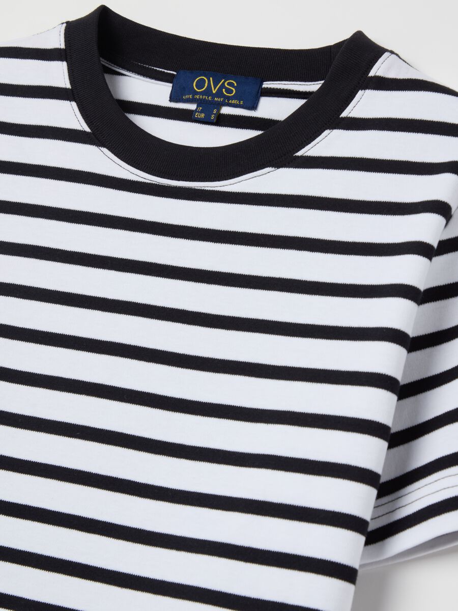 T-shirt with horizontal stripes_5