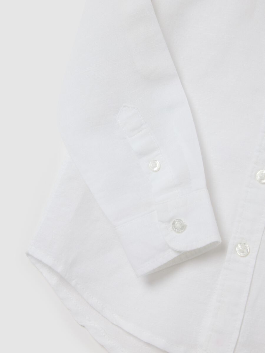 Girls’ shirt in white cotton and linen blend with regular fit_2