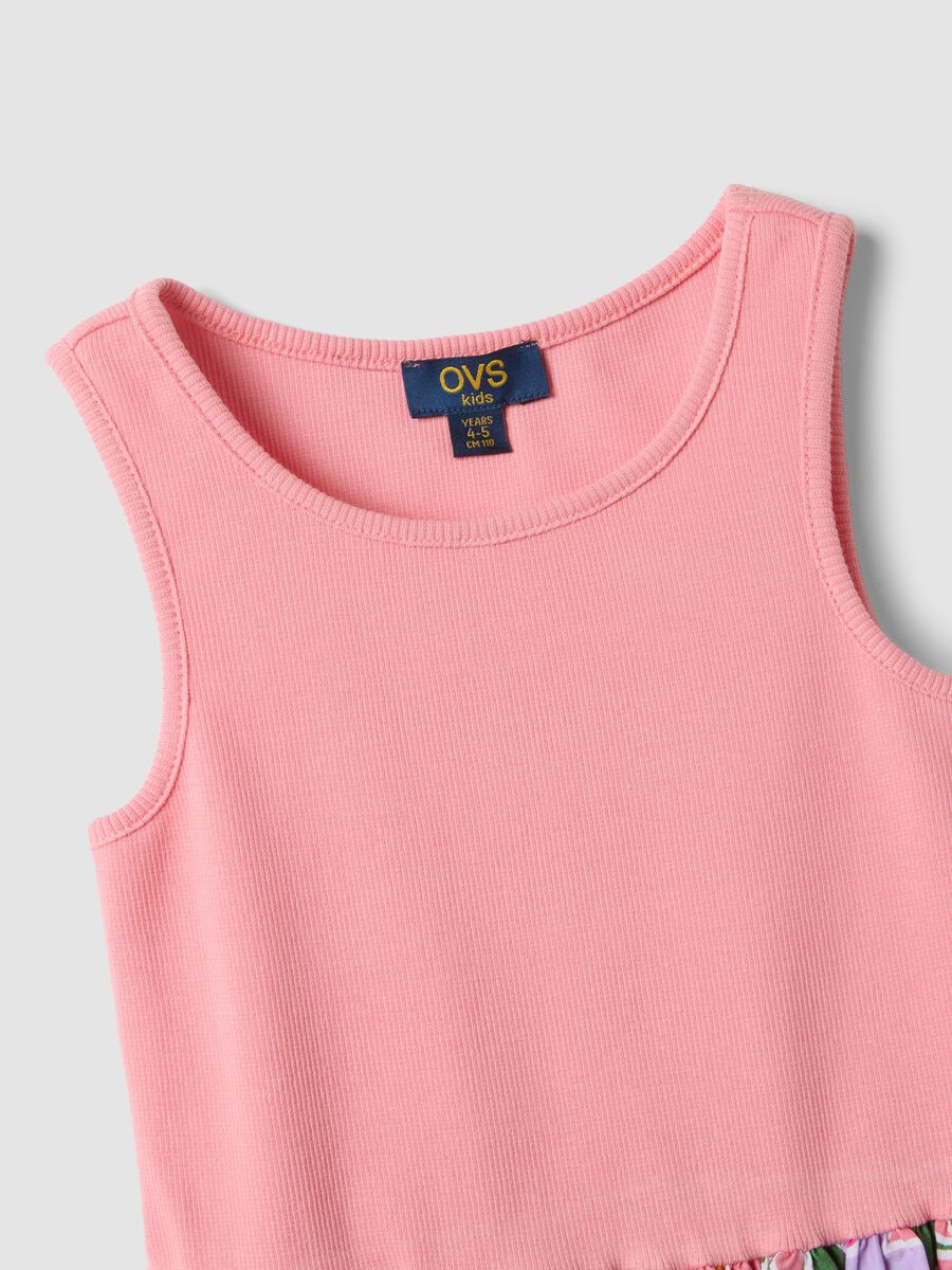 Abito rosa in cotone elasticizzato con gonna fantasia floreale per bambina_3