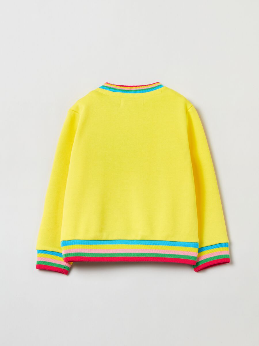Felpa con patch lettering boucle_1