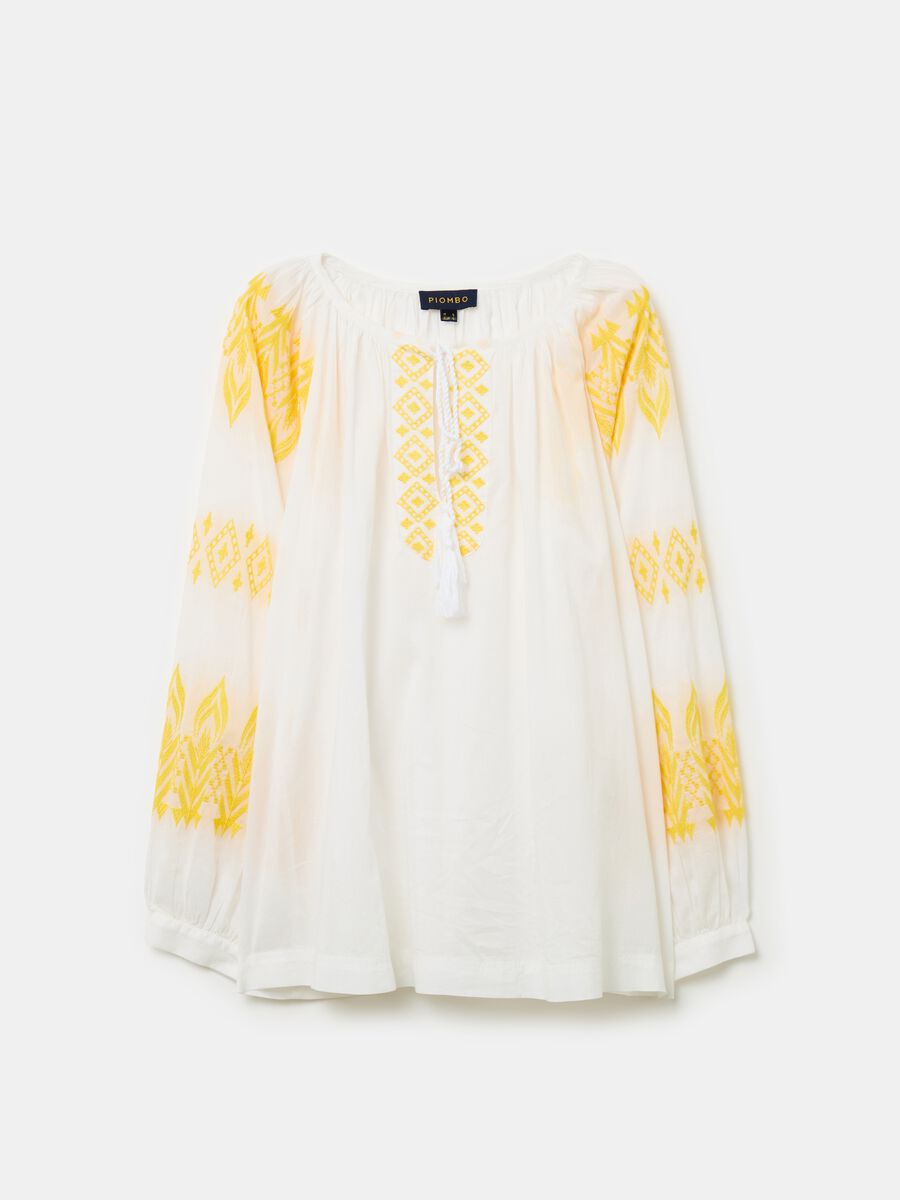 Oversized blouse with ethnic embroidery and tassels_3