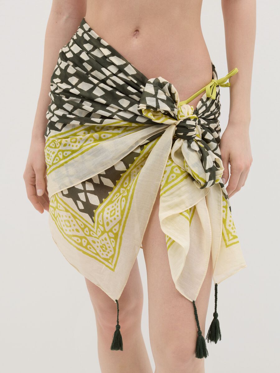 Beige and green pareo in cotton with ethnic print and tassels_3
