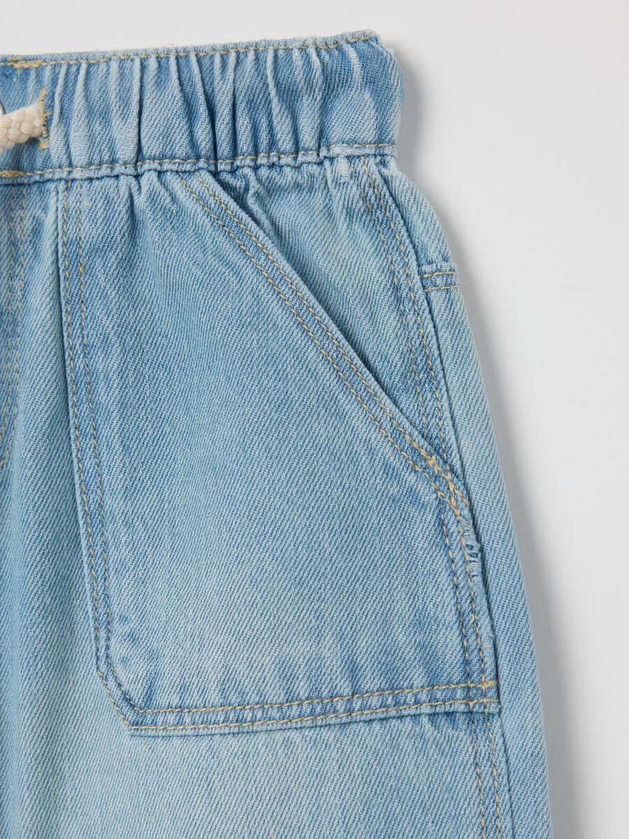 Denim Bermuda shorts with pockets and drawstring_3