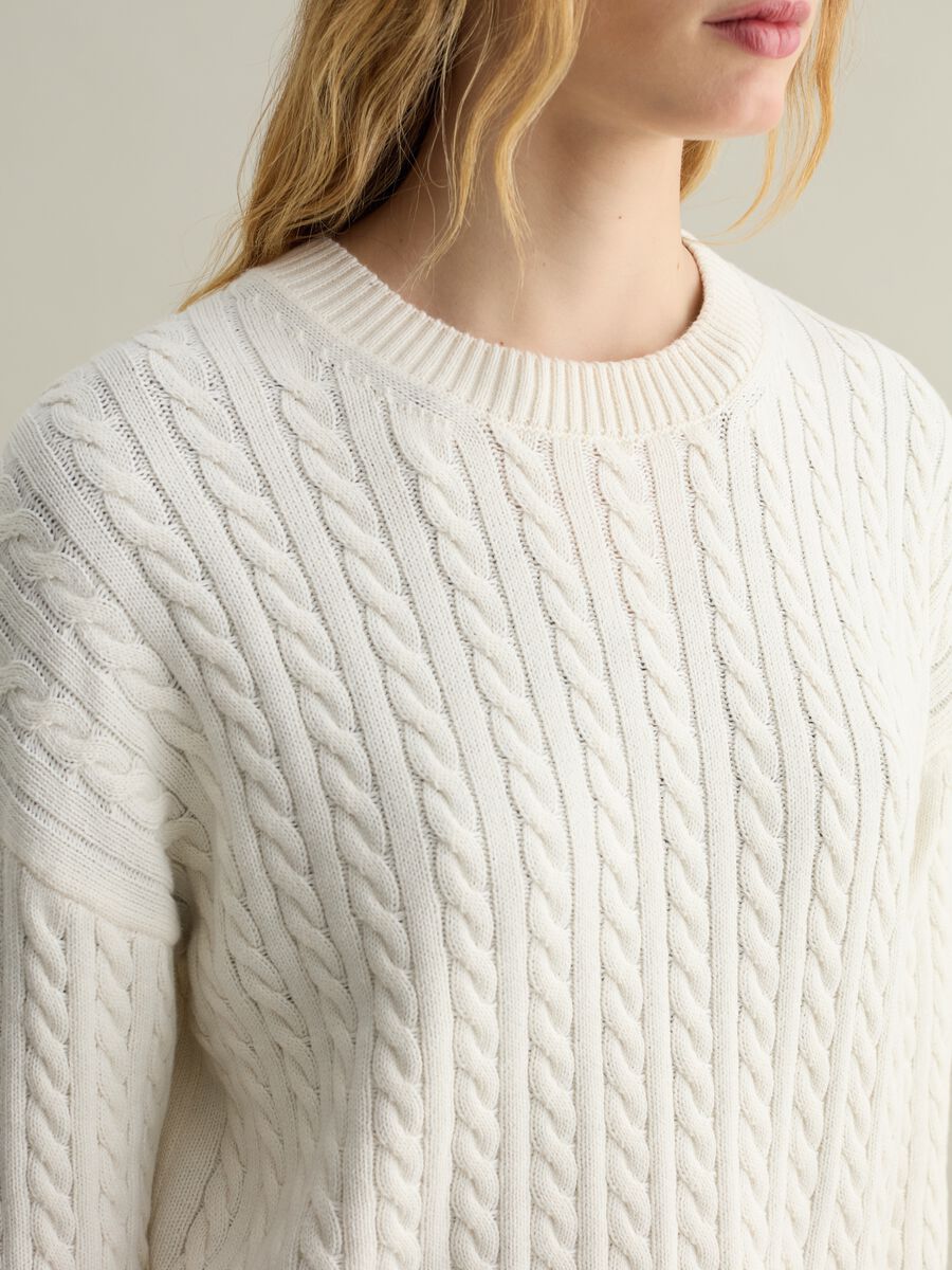 Ribbed pullover with cable-knit design_3