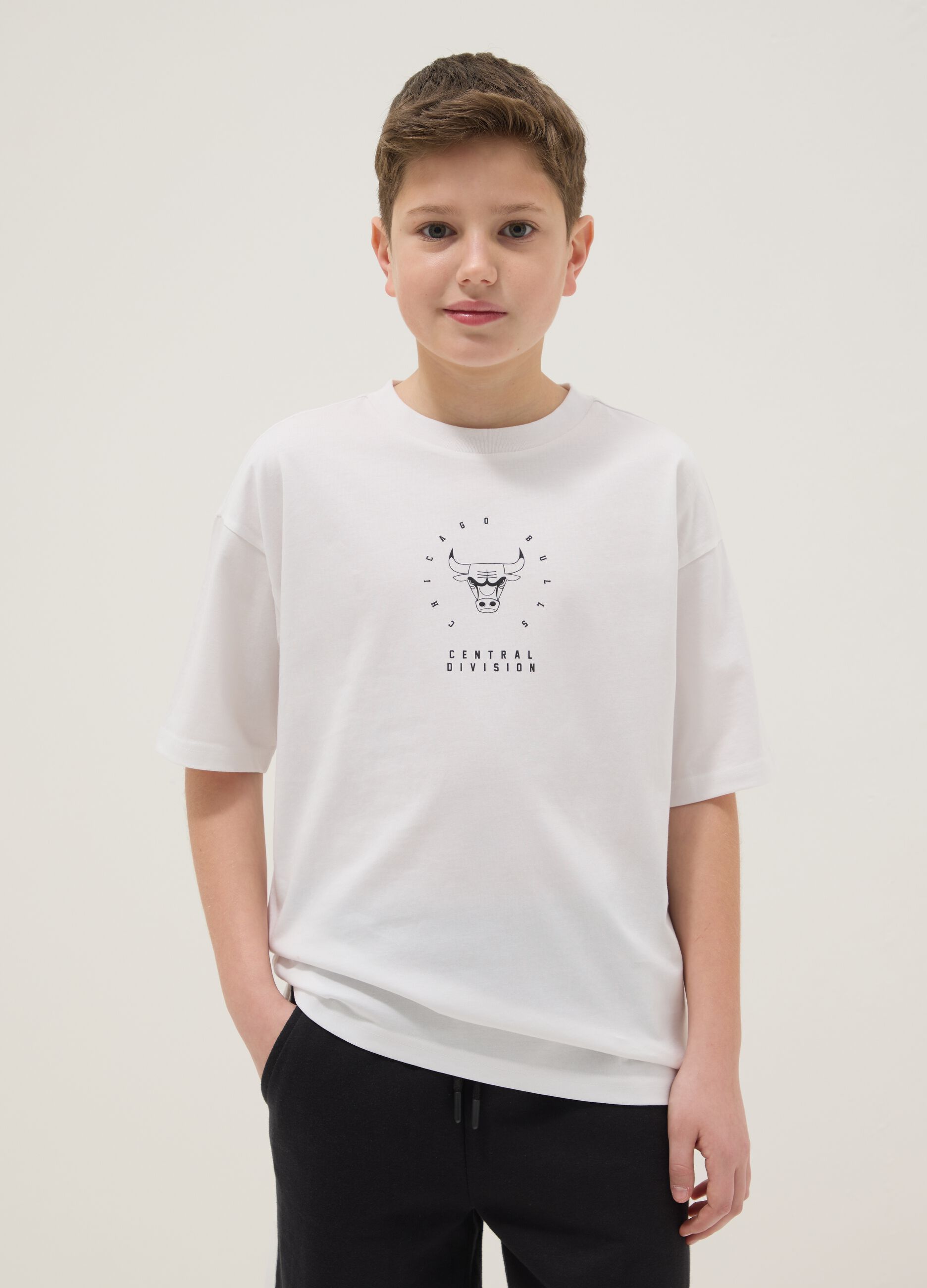 Kids' white pure cotton oversized fit t-shirt with Chicago Bulls logo