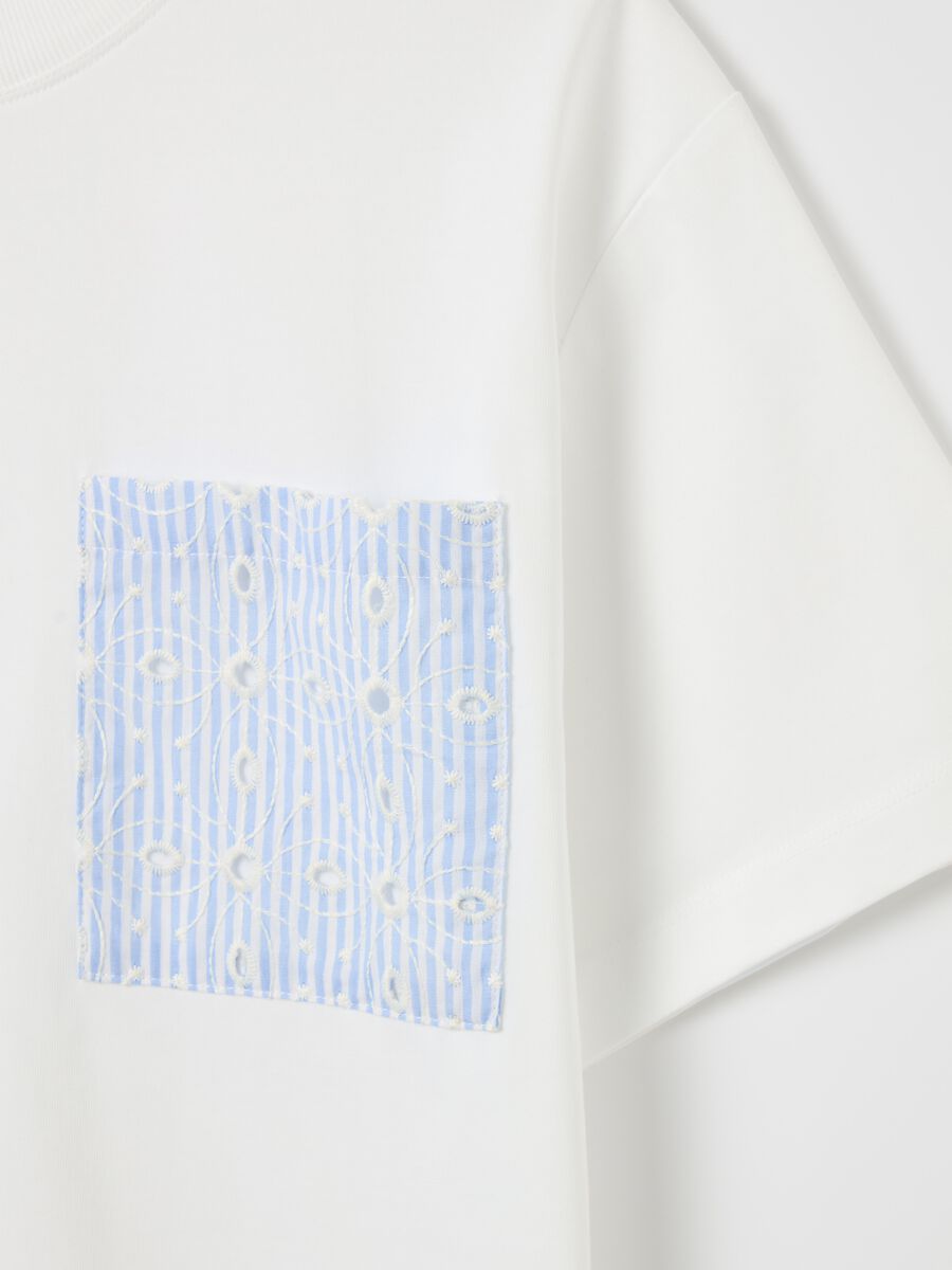 T-shirt with broderie anglaise pocket_5
