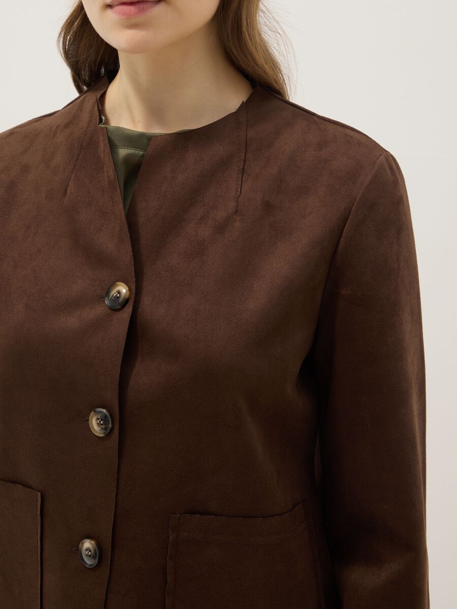 Giacca marrone regular fit con tasche frontali_3