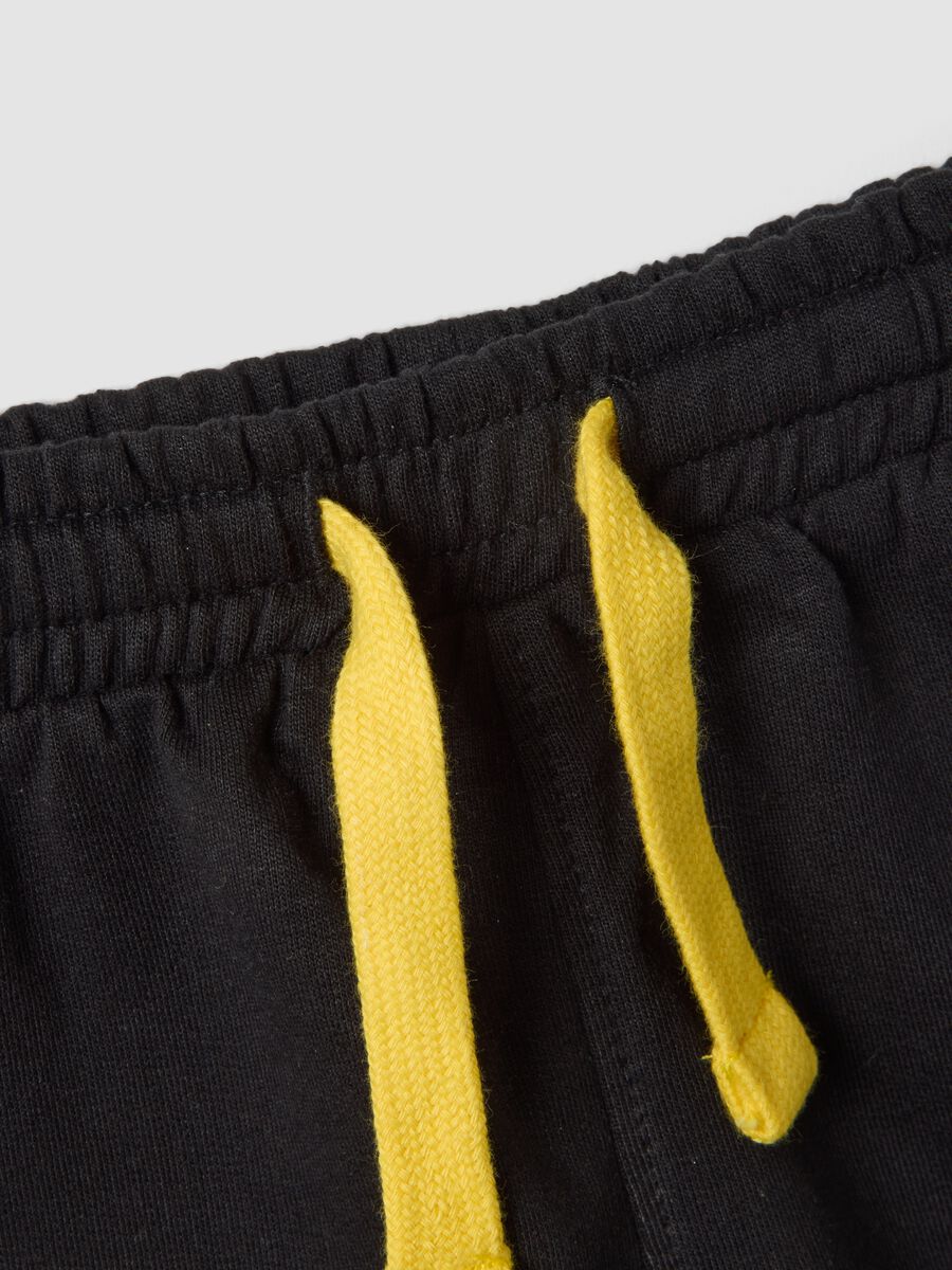 Yellow and black pure cotton set with top and shorts for baby boys, regular fit_2