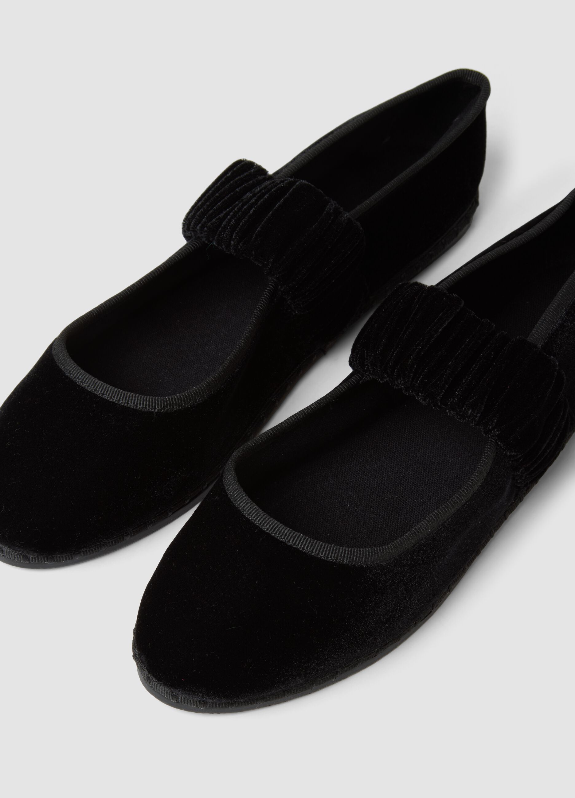 Classic black Furlane with gathered strap