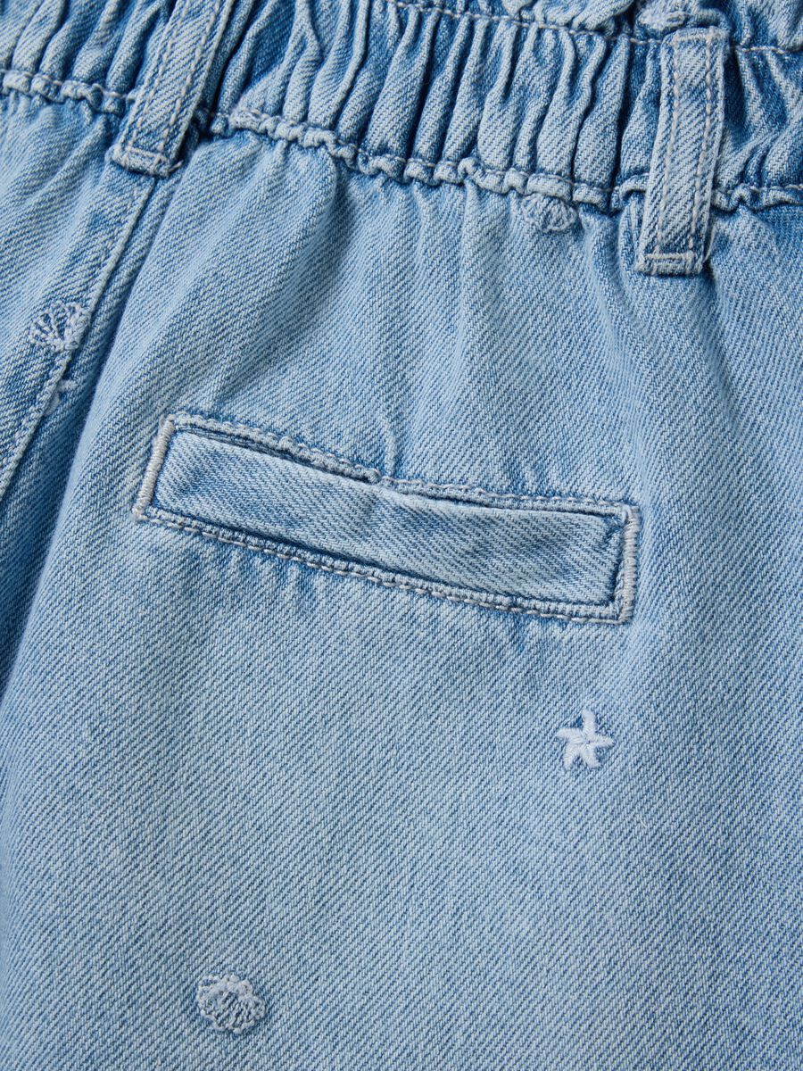 Denim shorts in cotton with embroidery_3