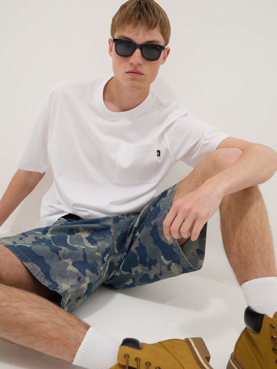 White pure cotton T-shirt with chest pocket, regular fit_0