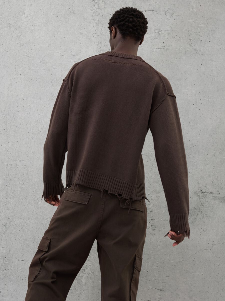 Crewneck Distressed Pullover Chocolate Brown_3