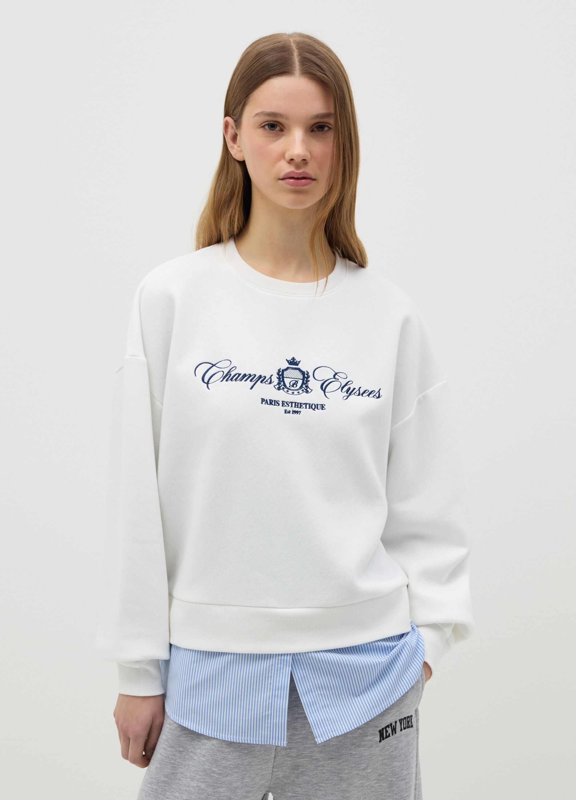 Felpa bianca con ricamo "Champs Elysees"