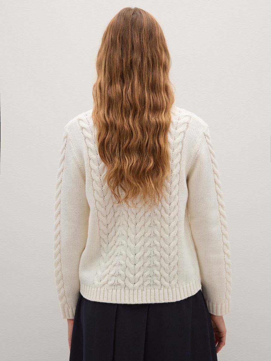 White regular fit jumper with cable knit_3