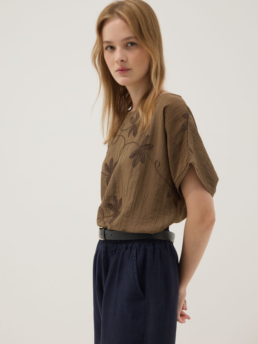 Brown viscose-blend blouse with floral embroidery_0