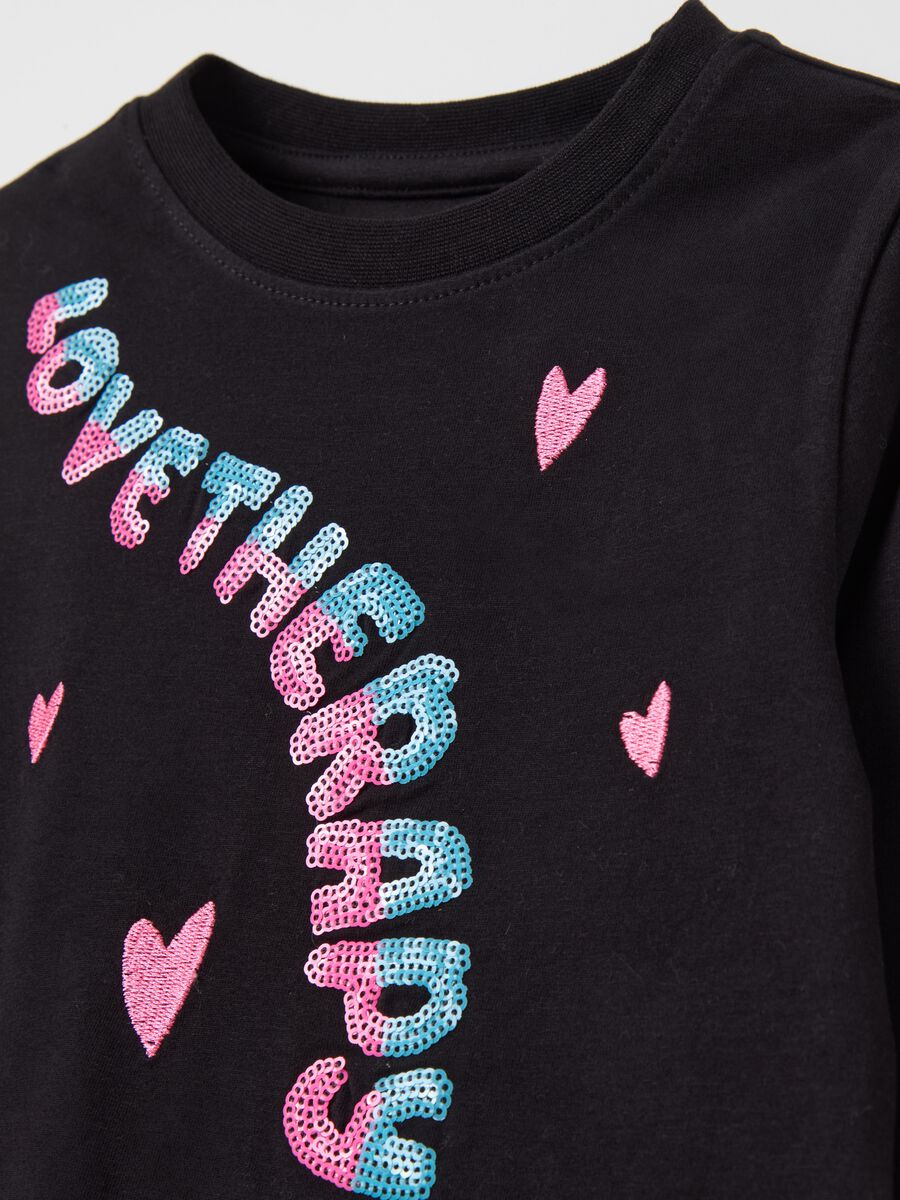 T-shirt with "Love Therapy” sequinned lettering_2