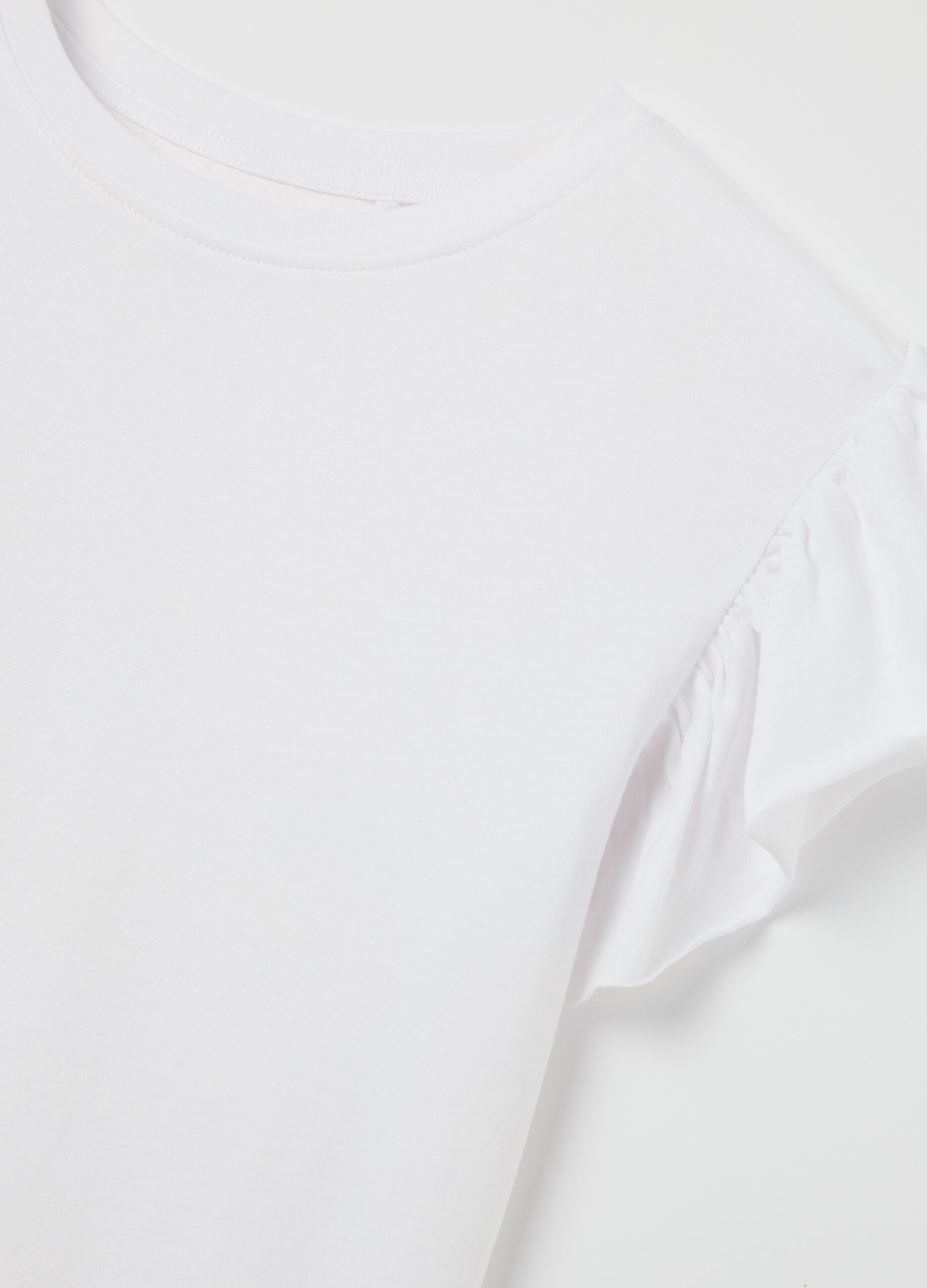 White T-shirt with short sleeves and flounce