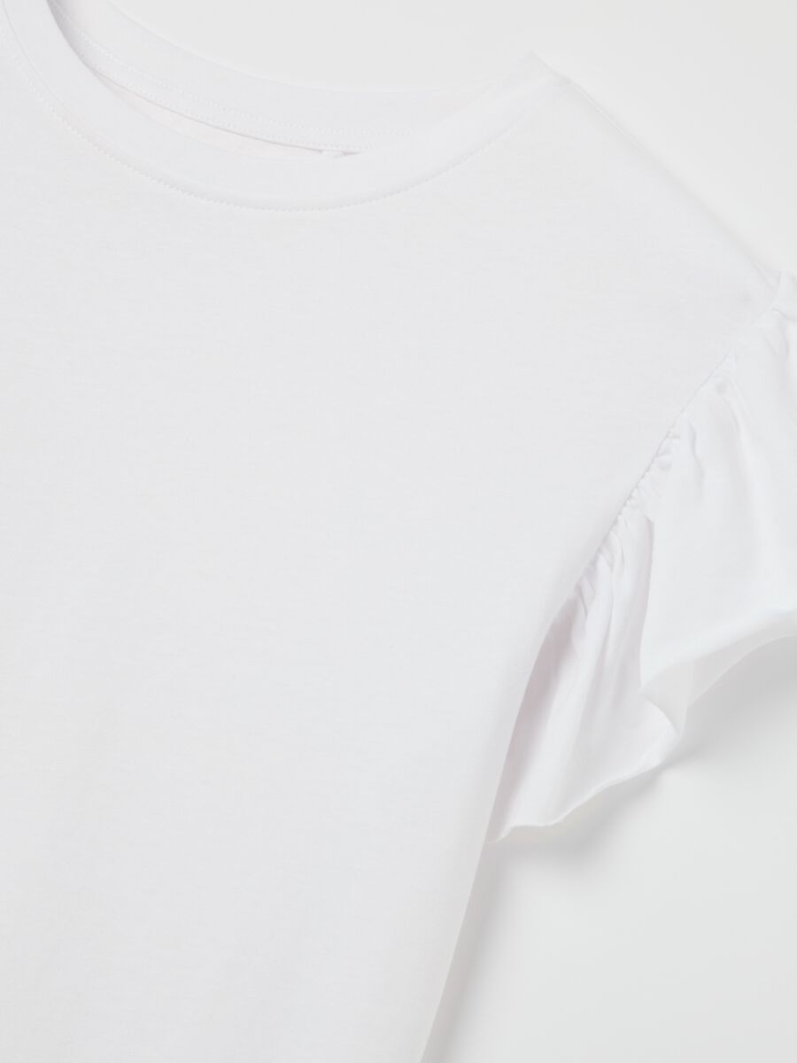 White T-shirt with short sleeves and flounce_5