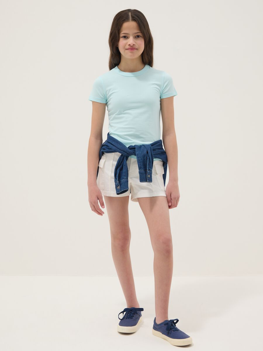 Girls&rsquo; white denim cargo shorts in stretch cotton, slim fit_0