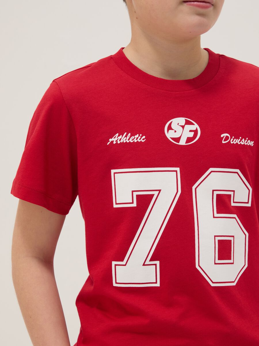 Red pure cotton boys&rsquo; T-shirt with print, regular fit_2