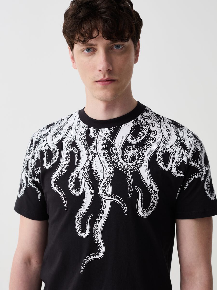 T-shirt with octopus print and round neck_0