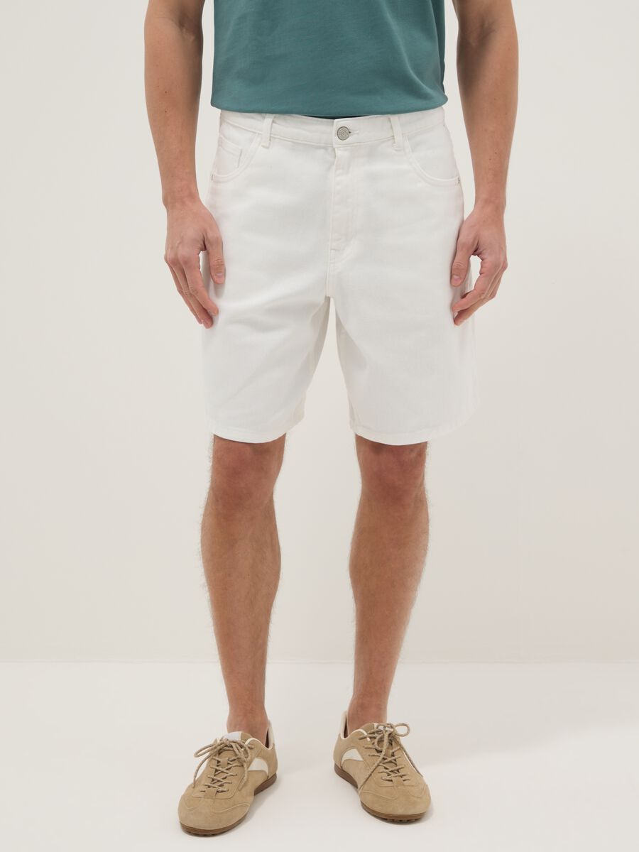 White denim bermuda shorts in cotton blend, baggy fit_1