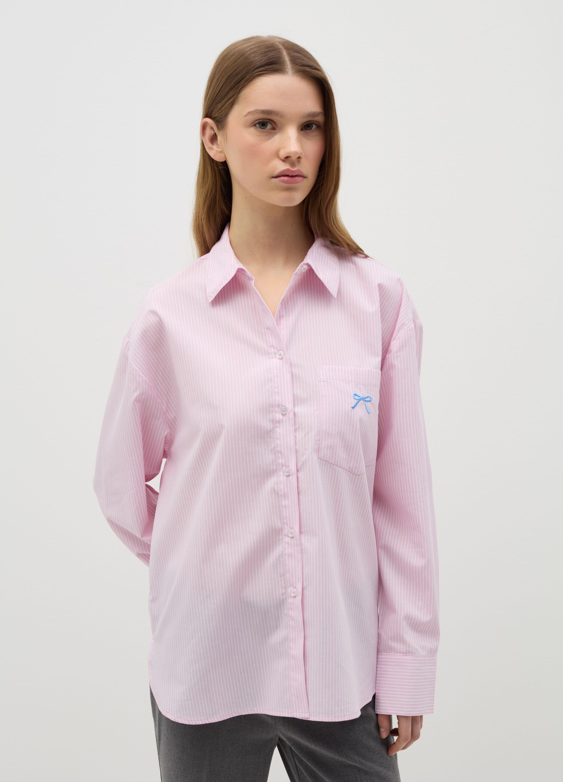 Relaxed-fit shirt with embroidered pocket