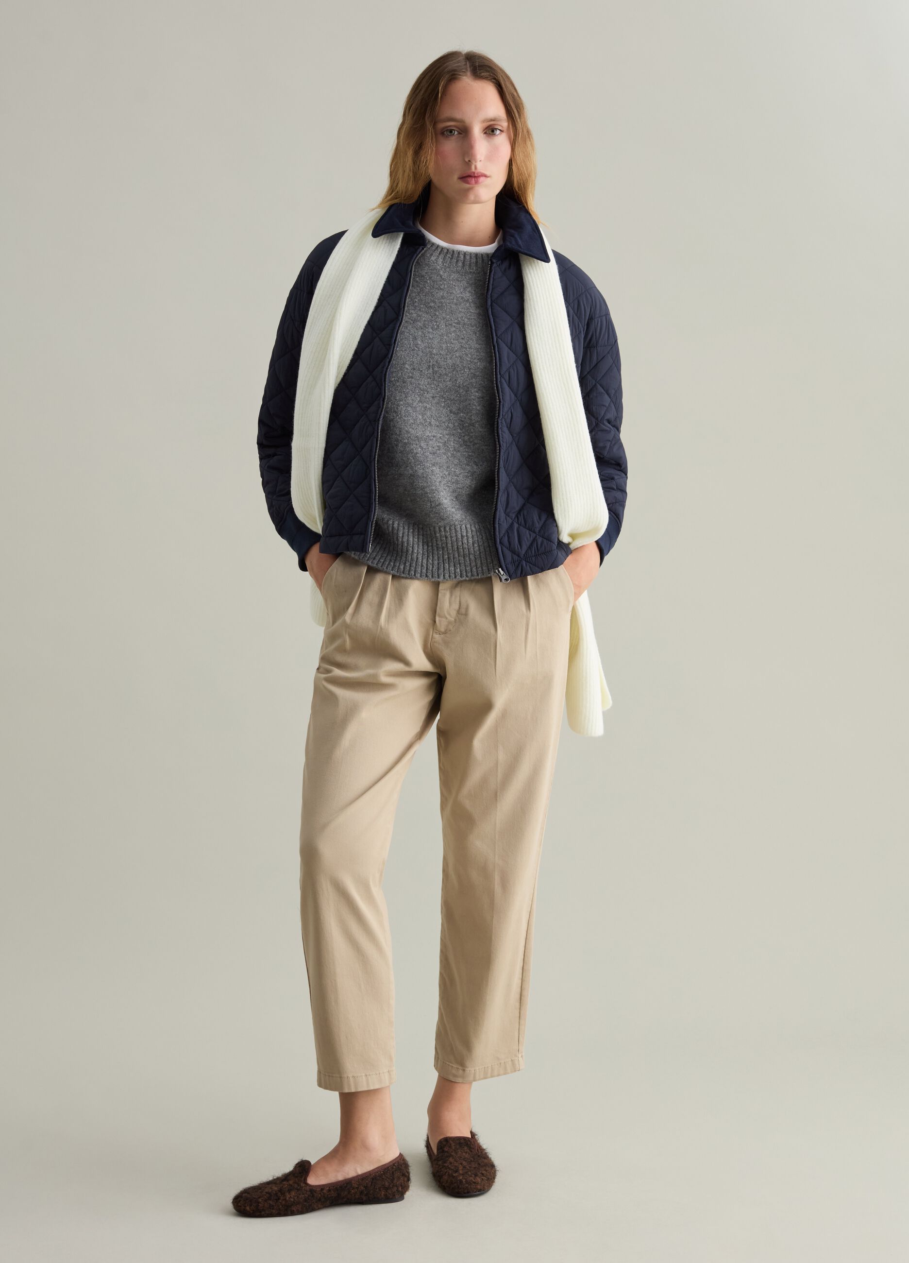Pantalone chino con pinces