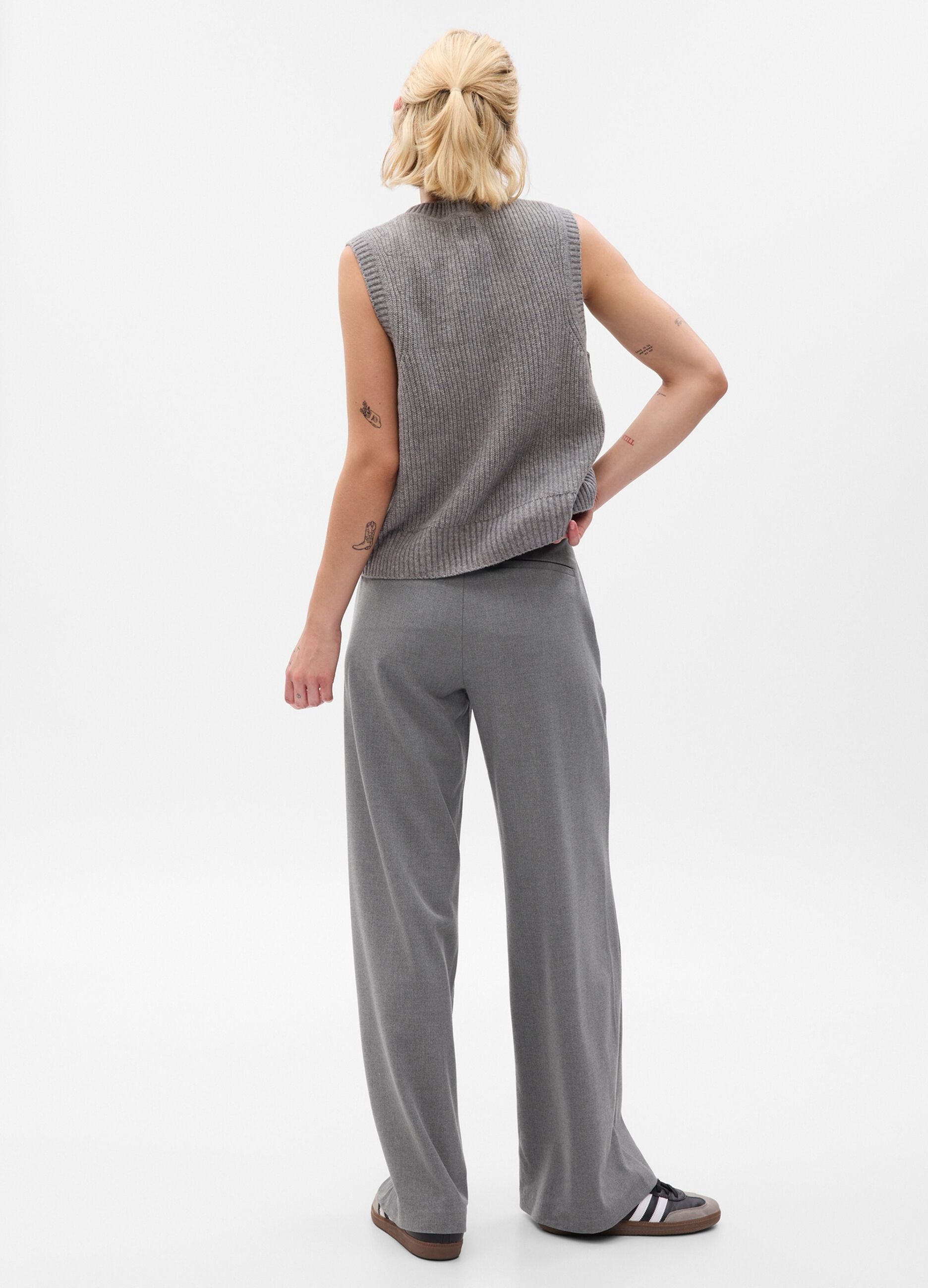 Pantaloni oviesse on sale