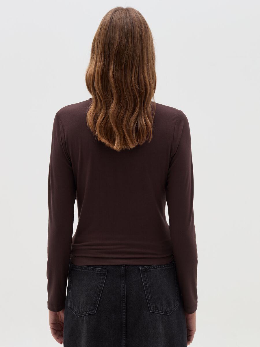 Long-sleeved T-shirt with high neck_3