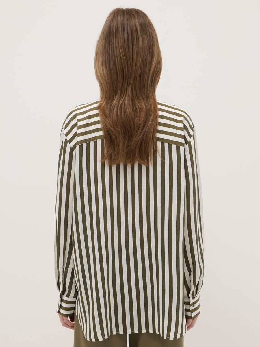 Multicolour striped regular fit shirt with classic collar and buttons_2