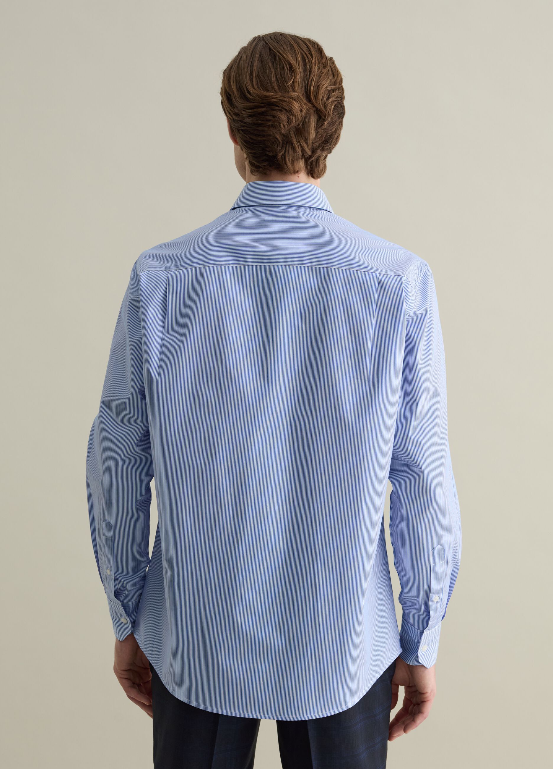 Regular-fit easy-iron shirt with thin stripes